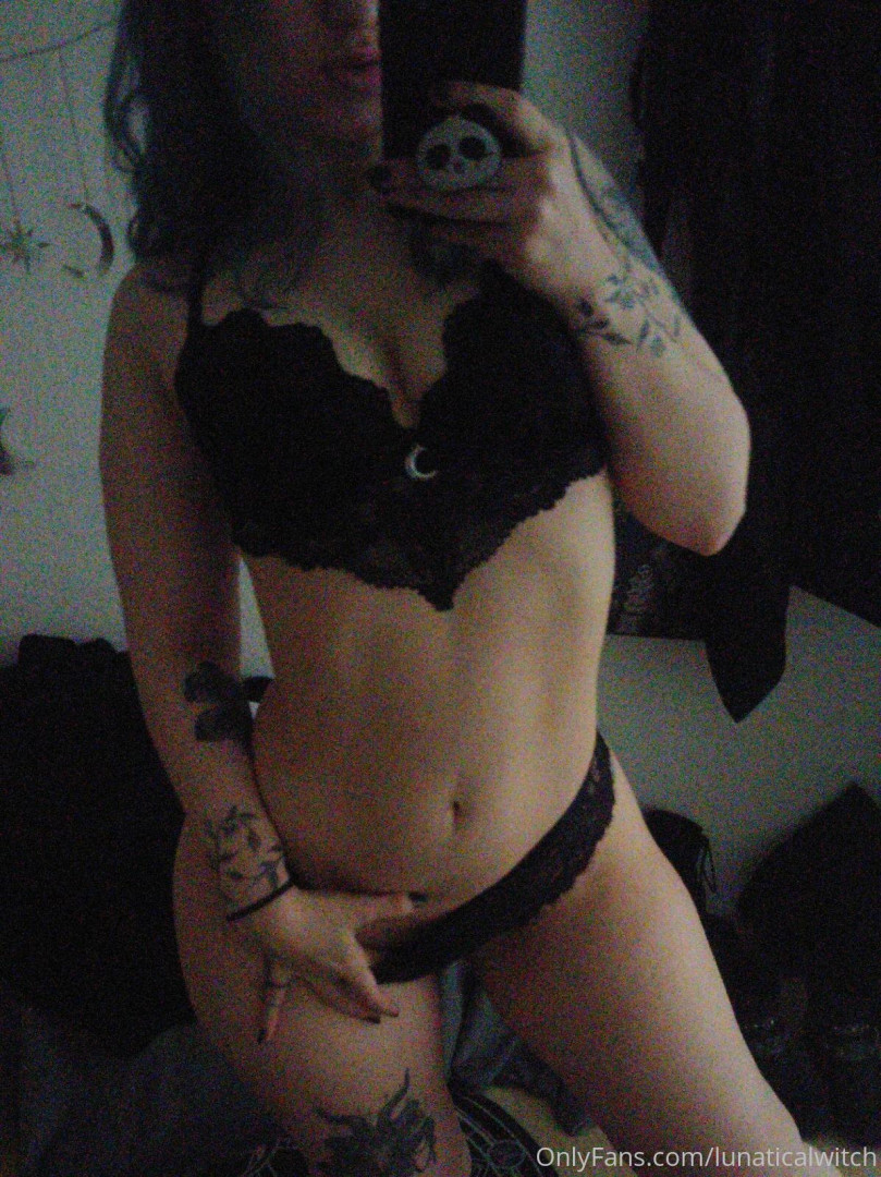 Photo by lunaticalwitch published on October 14,2023 14:47:38 - BestThots