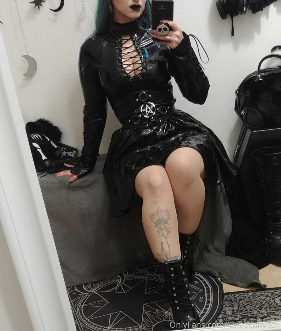 Photo by lunaticalwitch published on October 14,2023 15:42:39 - BestThots