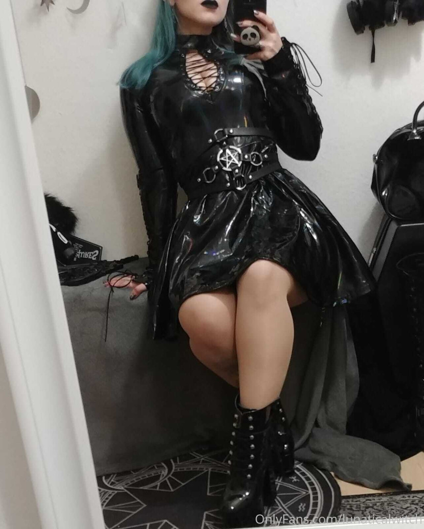 Photo by lunaticalwitch published on October 14,2023 15:52:00 - BestThots