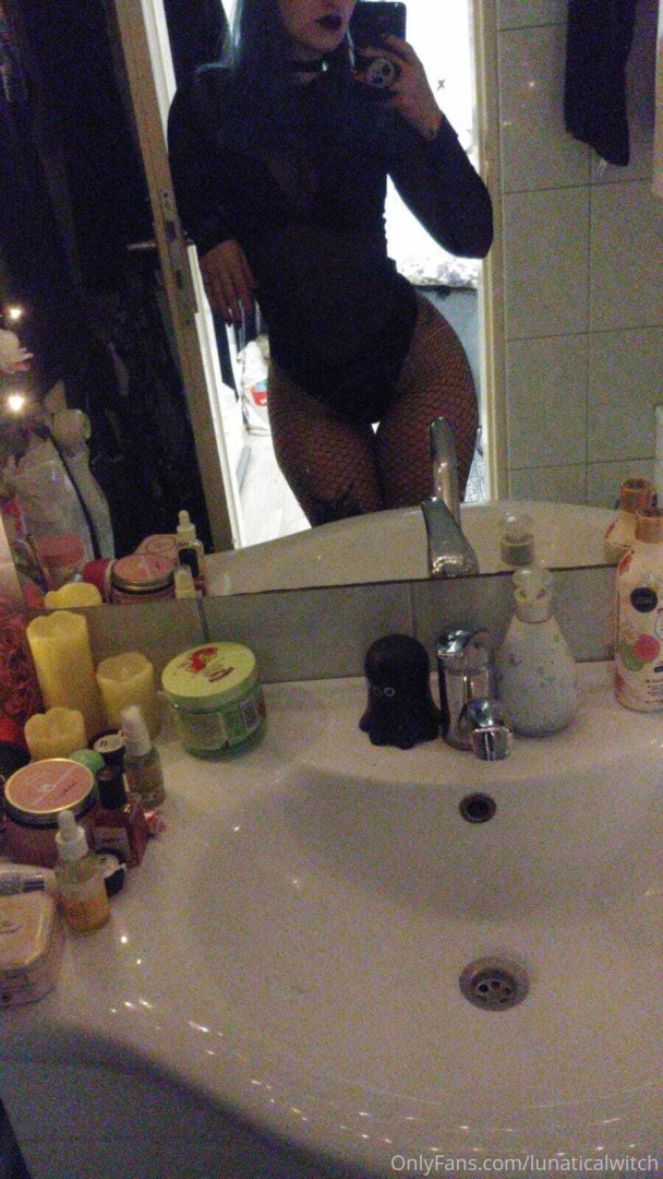 Photo by lunaticalwitch published on October 14,2023 16:15:06 - BestThots