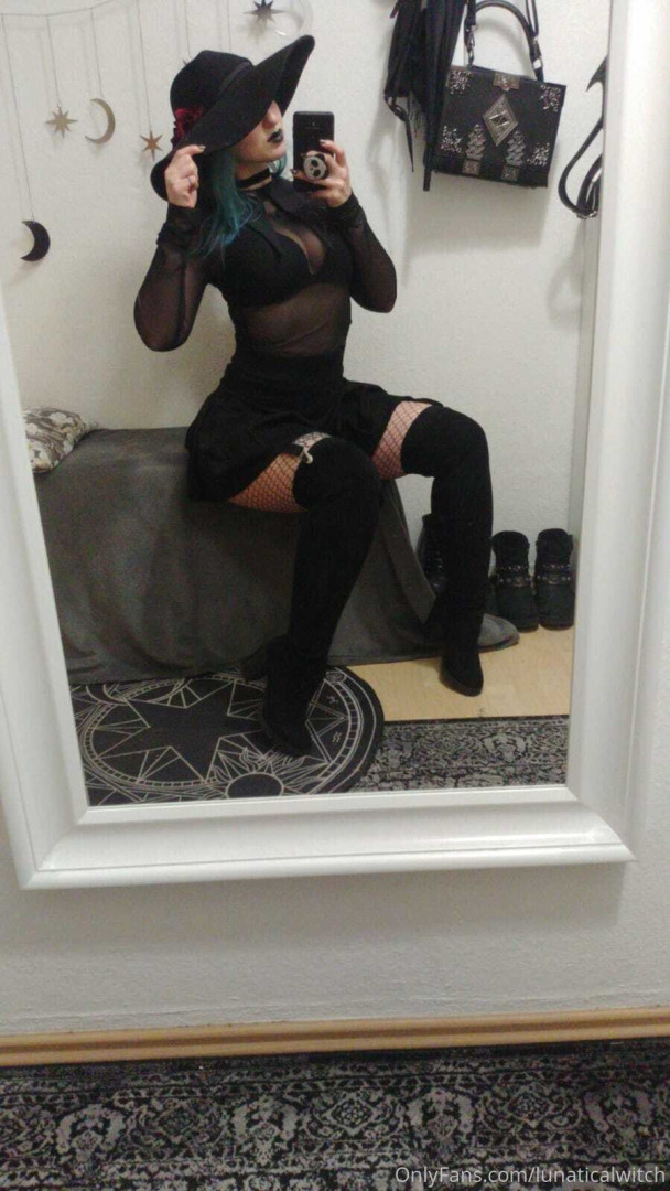 Photo by lunaticalwitch published on October 14,2023 16:23:40 - BestThots