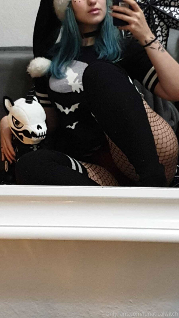 Photo by lunaticalwitch published on October 14,2023 16:32:59 - BestThots