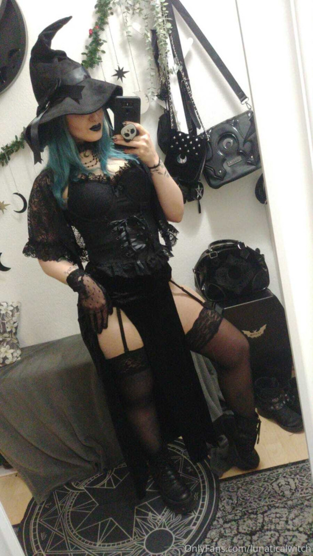 Photo by lunaticalwitch published on October 14,2023 16:34:30 - BestThots