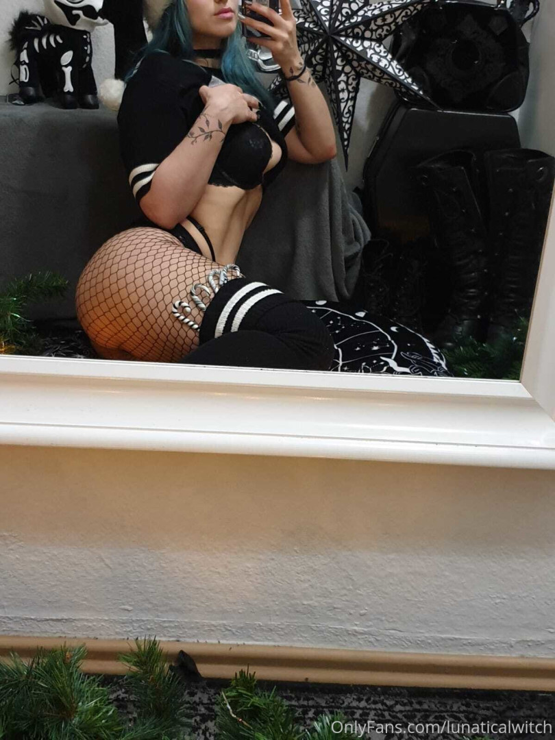 Photo by lunaticalwitch published on October 14,2023 16:45:43 - BestThots