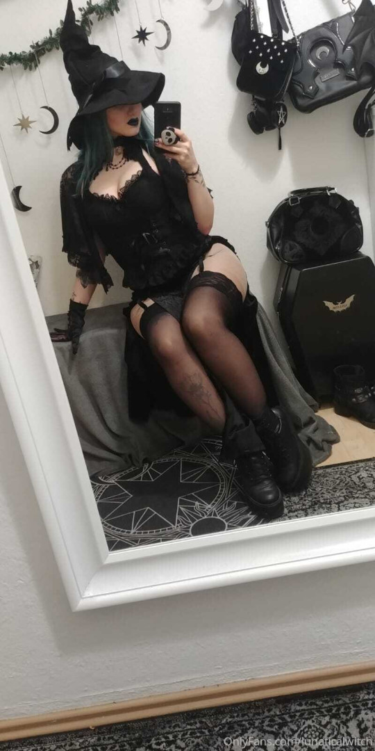 Photo by lunaticalwitch published on October 14,2023 16:47:21 - BestThots