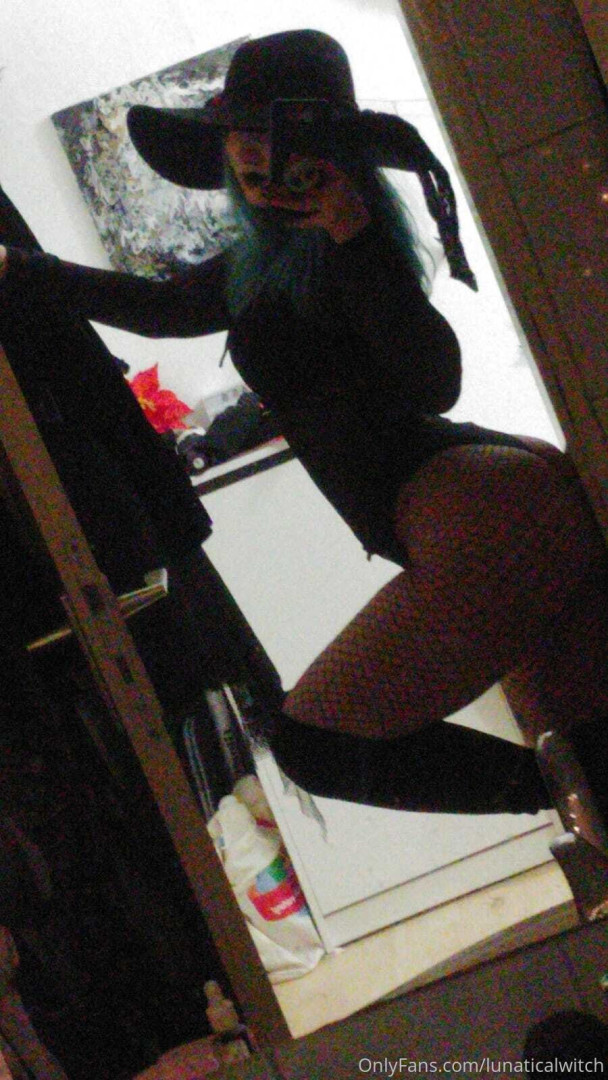 Photo by lunaticalwitch published on October 14,2023 17:00:01 - BestThots
