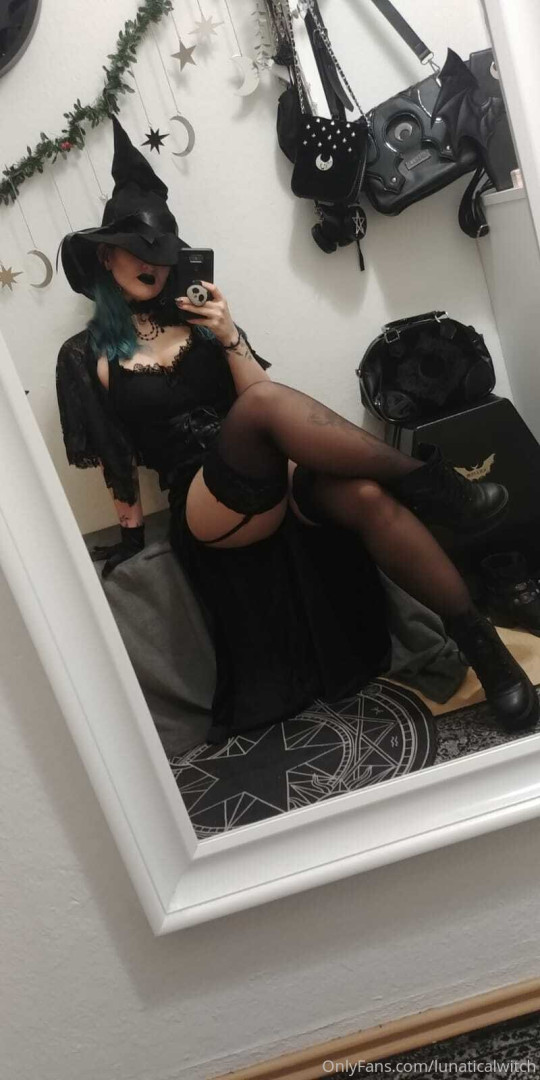 Photo by lunaticalwitch published on October 14,2023 17:05:59 - BestThots