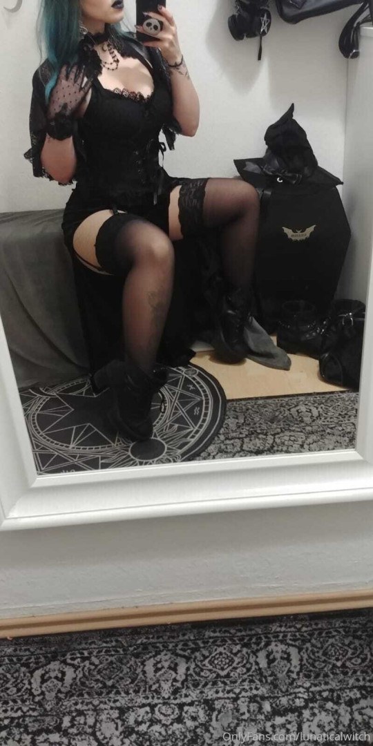 Photo by lunaticalwitch published on October 14,2023 17:19:19 - BestThots