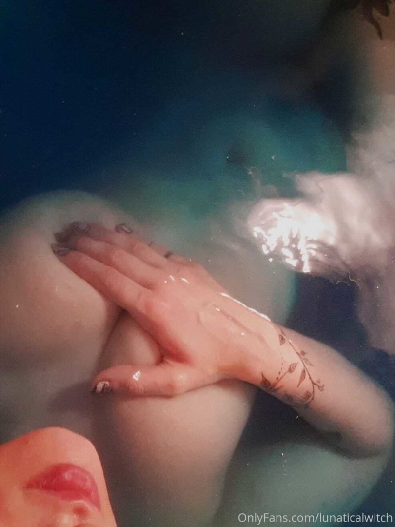 Photo by lunaticalwitch published on October 14,2023 18:04:35 - BestThots