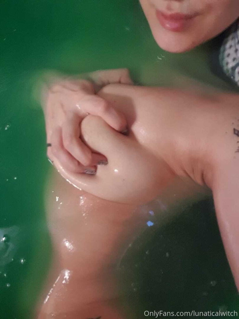 Photo by lunaticalwitch published on October 14,2023 18:32:34 - BestThots