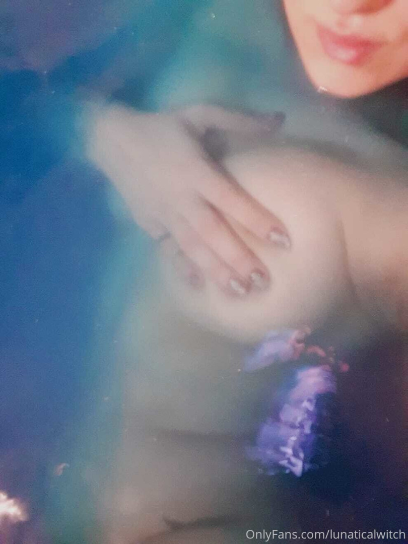 Photo by lunaticalwitch published on October 14,2023 18:57:36 - BestThots