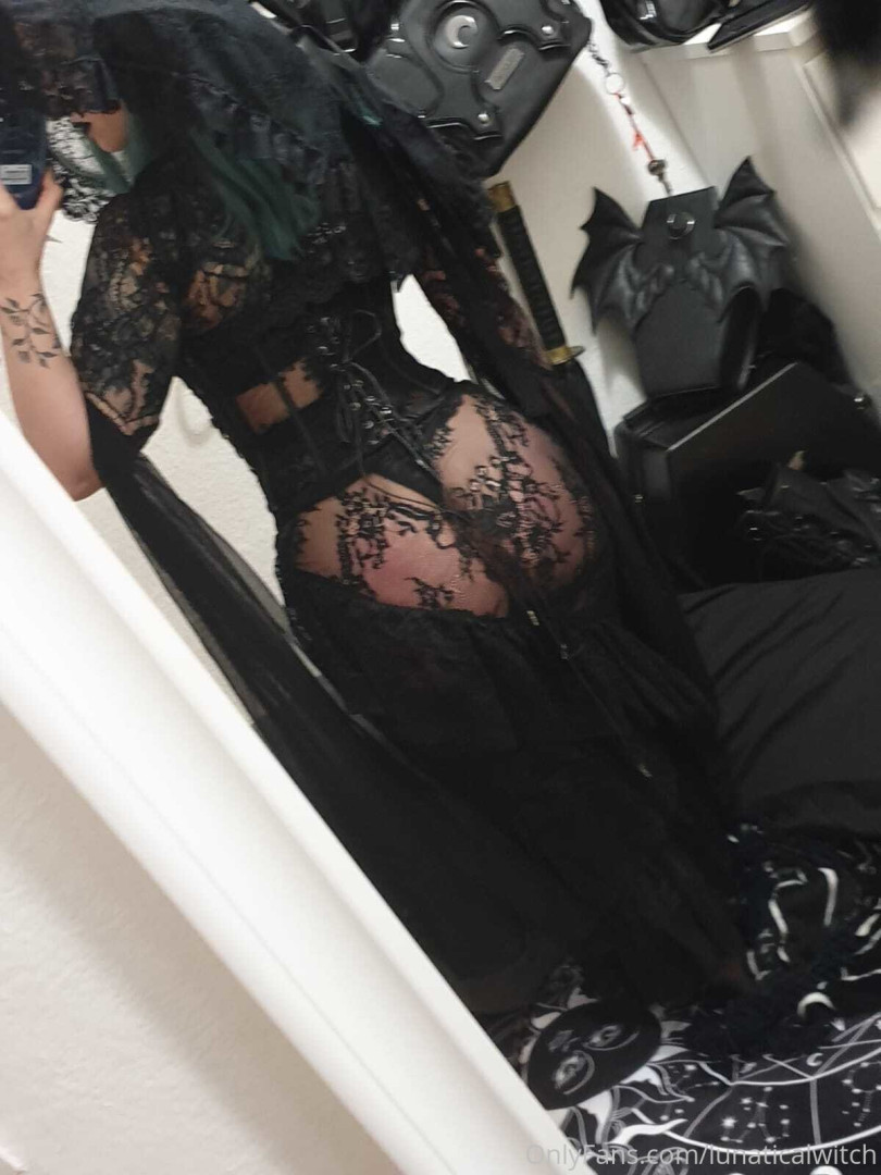 Photo by lunaticalwitch published on October 14,2023 19:05:06 - BestThots
