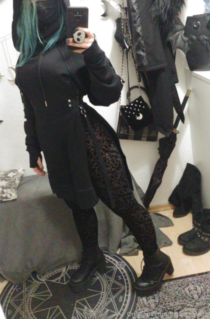 Photo by lunaticalwitch published on October 14,2023 19:09:51 - BestThots