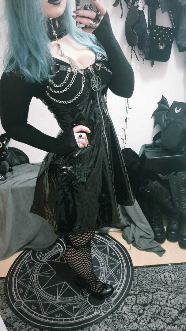 Photo by lunaticalwitch published on October 14,2023 19:25:58 - BestThots