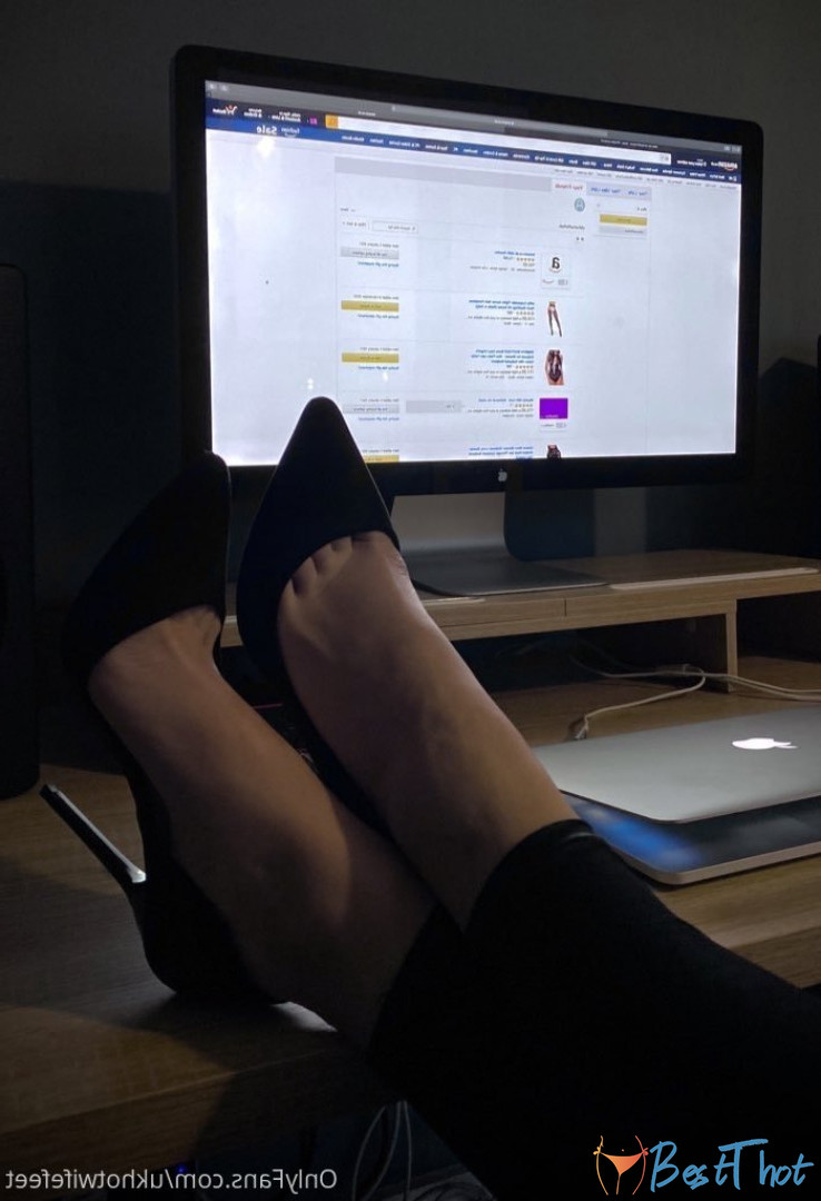 ukhotwifefeet #9515829