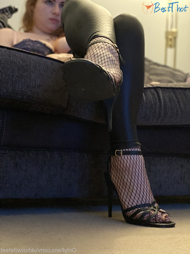 ukhotwifefeet #9515856