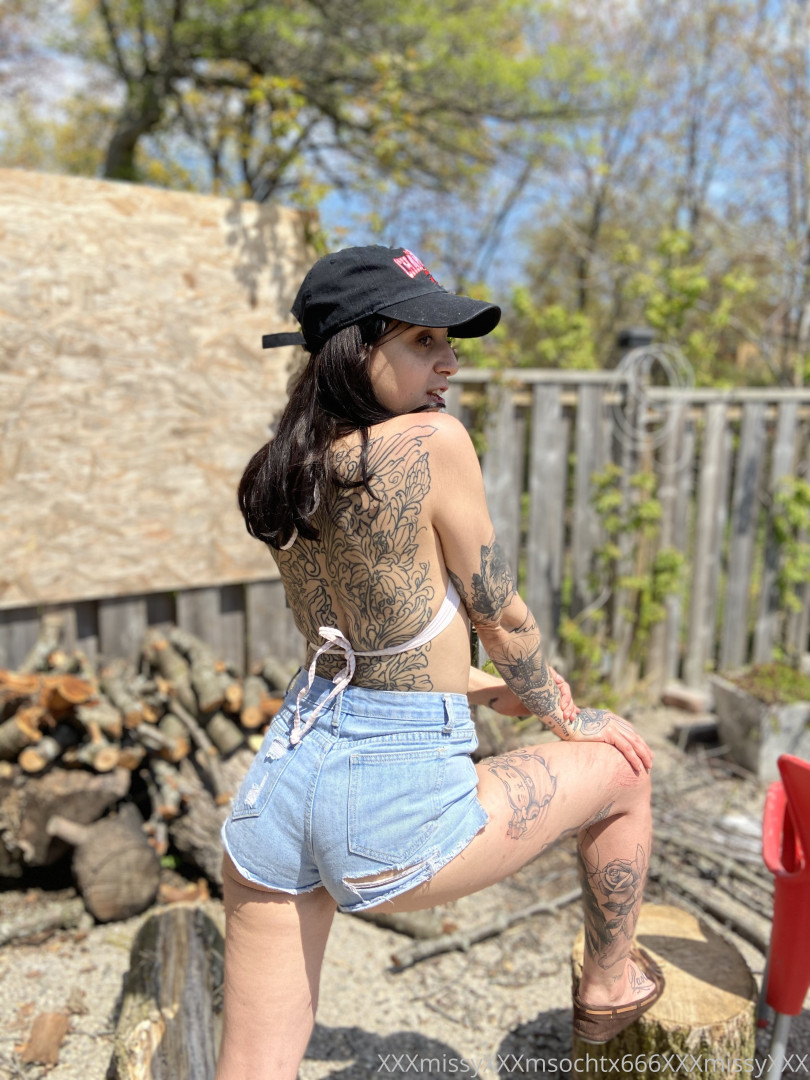 Photo by sarxtasy published on October 11,2023 05:55:52 - BestThots