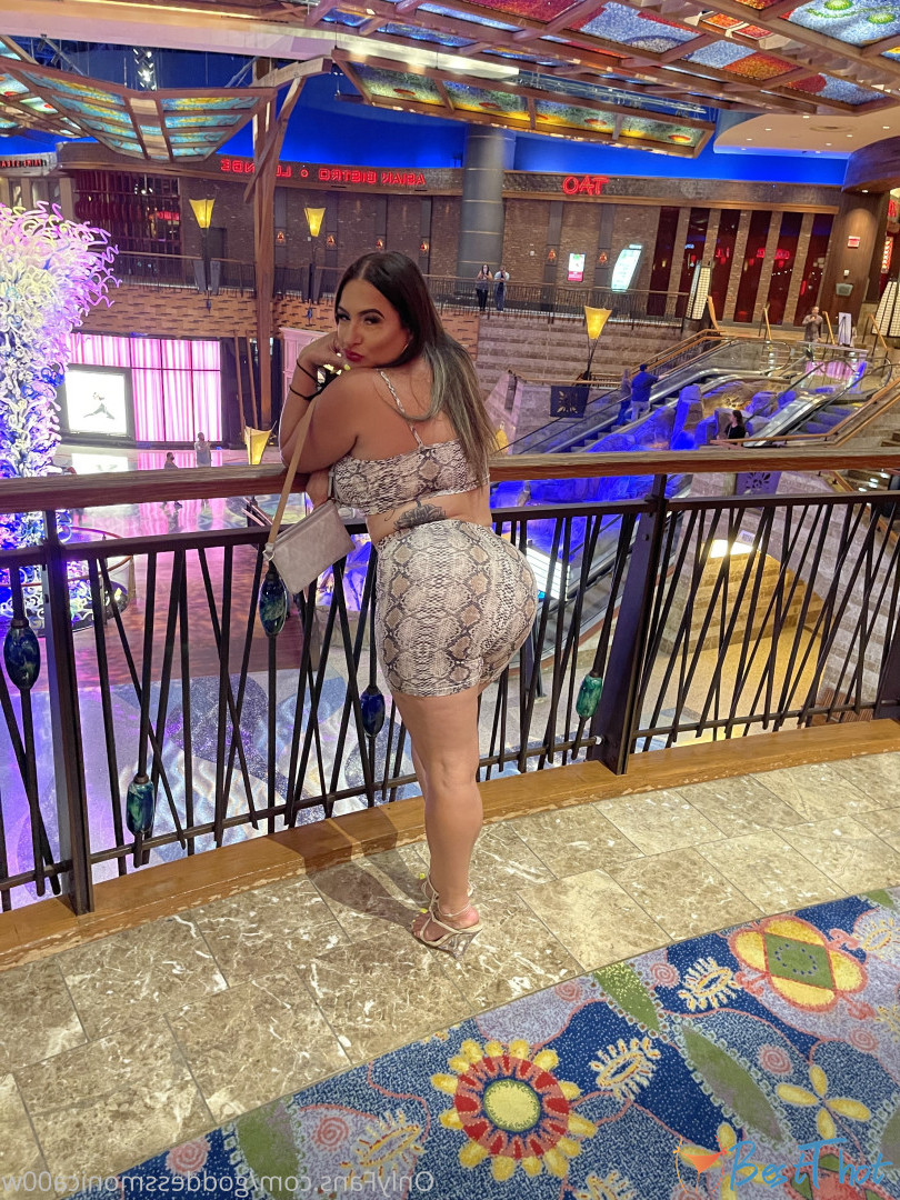 Photo by goddessmonica00w published on December 22,2024 05:07:45 - BestThots
