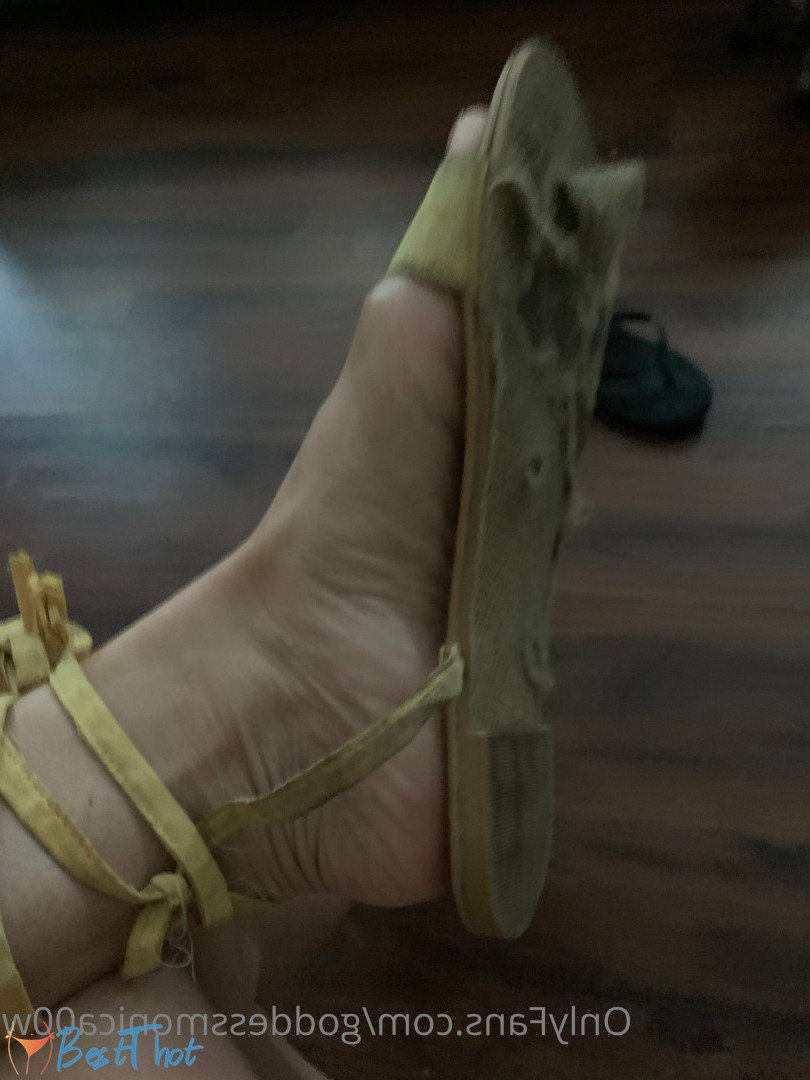 Photo by goddessmonica00w published on December 22,2024 08:08:32 - BestThots