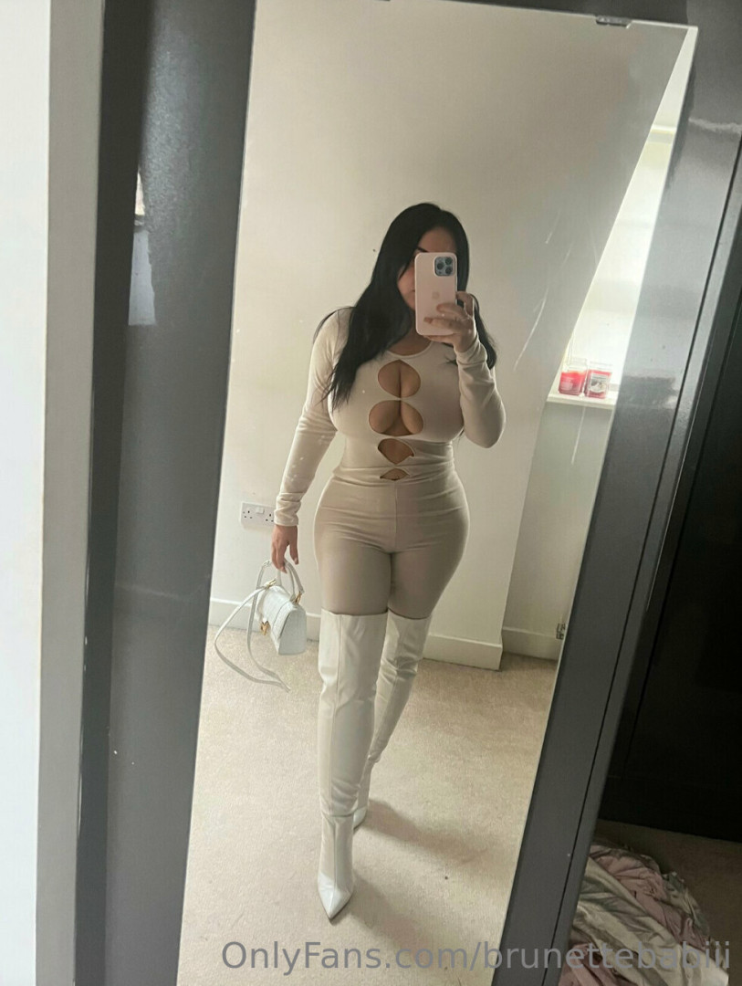 Photo by brunettebabiii published on October 17,2023 00:12:41 - BestThots