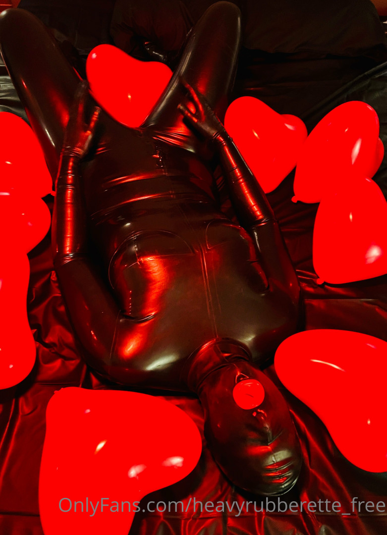 Photo by heavyrubberette_free published on July 12,2023 04:26:35 - BestThots