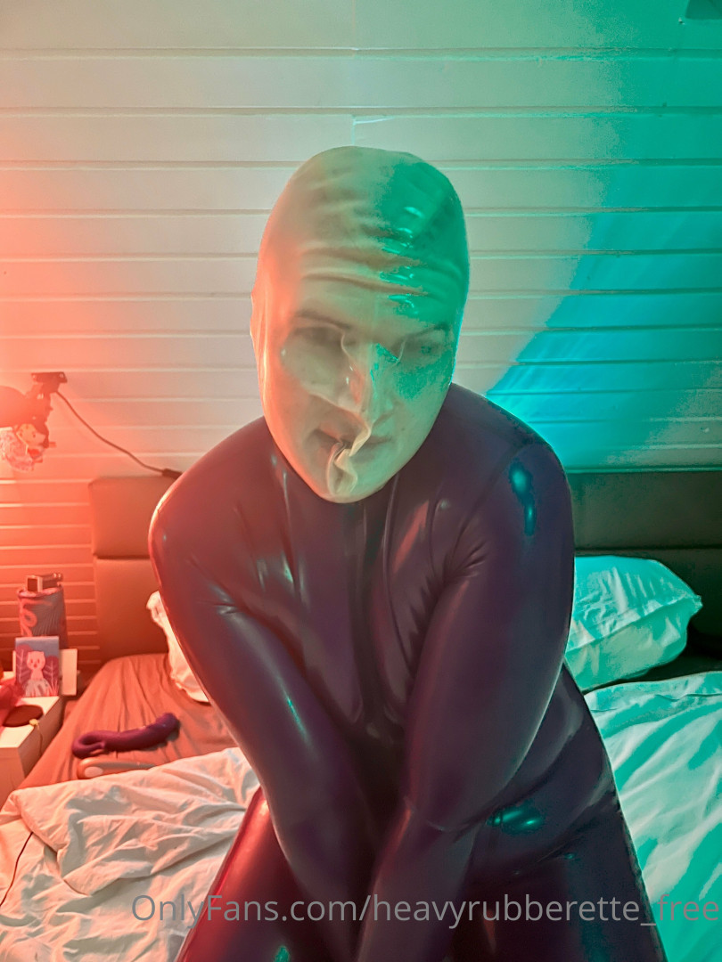 Photo by heavyrubberette_free published on July 12,2023 04:27:11 - BestThots