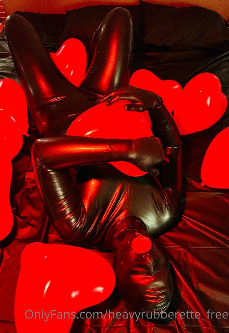 Photo by heavyrubberette_free published on July 12,2023 04:28:46 - BestThots