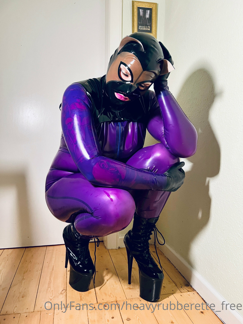 Photo by heavyrubberette_free published on July 12,2023 04:31:14 - BestThots