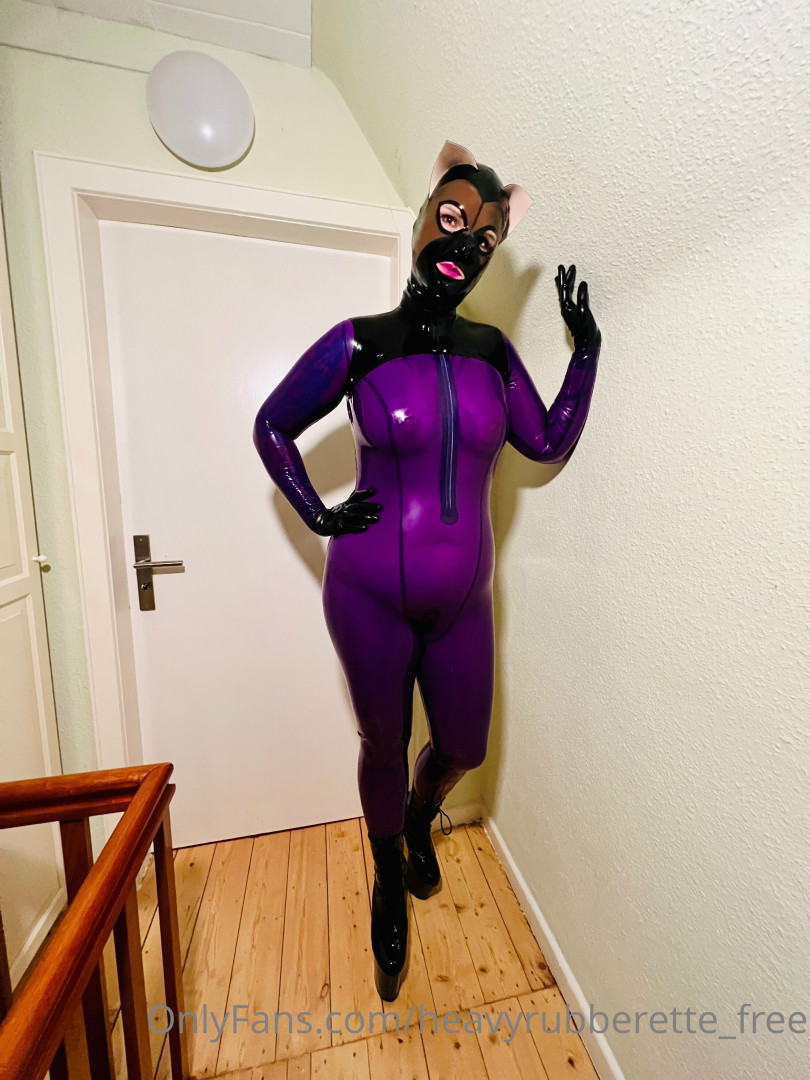 Photo by heavyrubberette_free published on July 12,2023 04:33:39 - BestThots