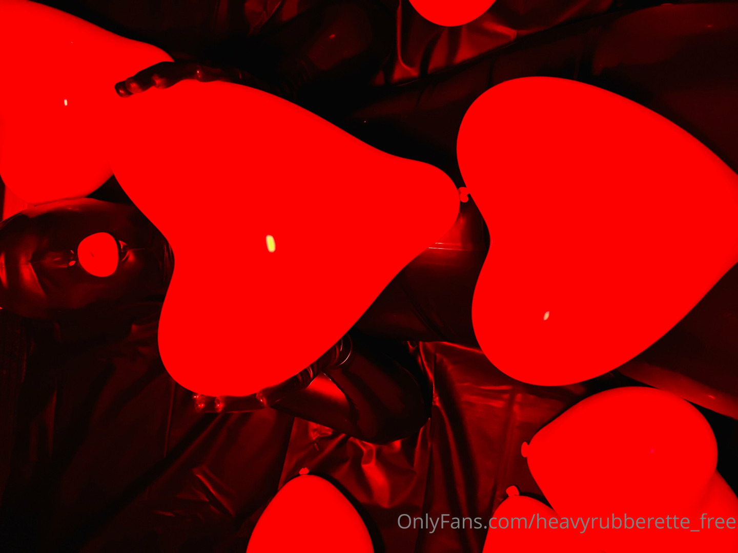 Photo by heavyrubberette_free published on July 12,2023 04:34:25 - BestThots