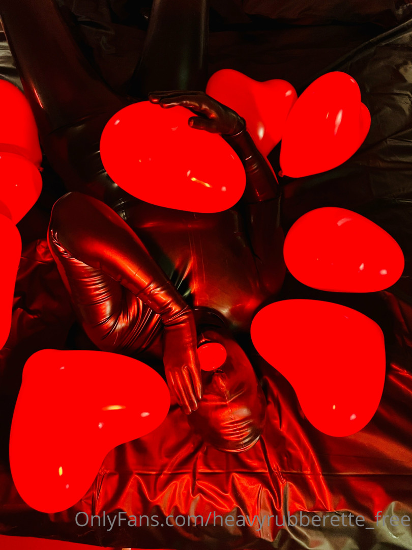 Photo by heavyrubberette_free published on July 12,2023 04:35:27 - BestThots