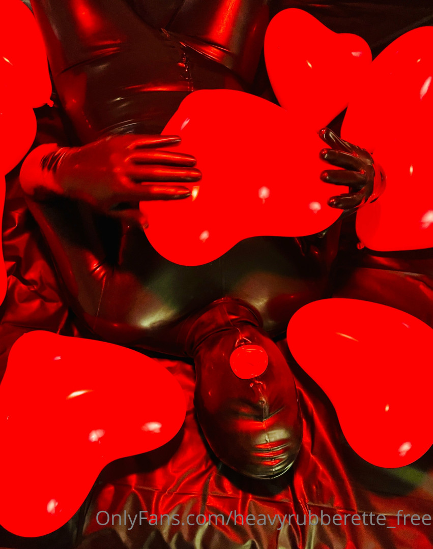 Photo by heavyrubberette_free published on July 12,2023 04:38:26 - BestThots