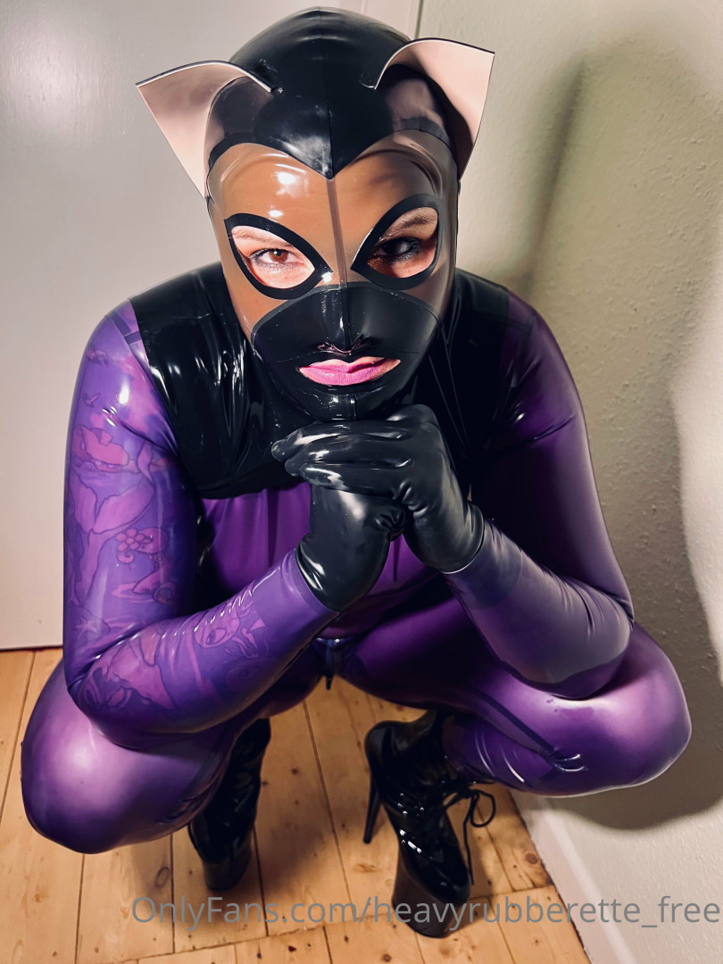 Photo by heavyrubberette_free published on July 12,2023 04:40:31 - BestThots