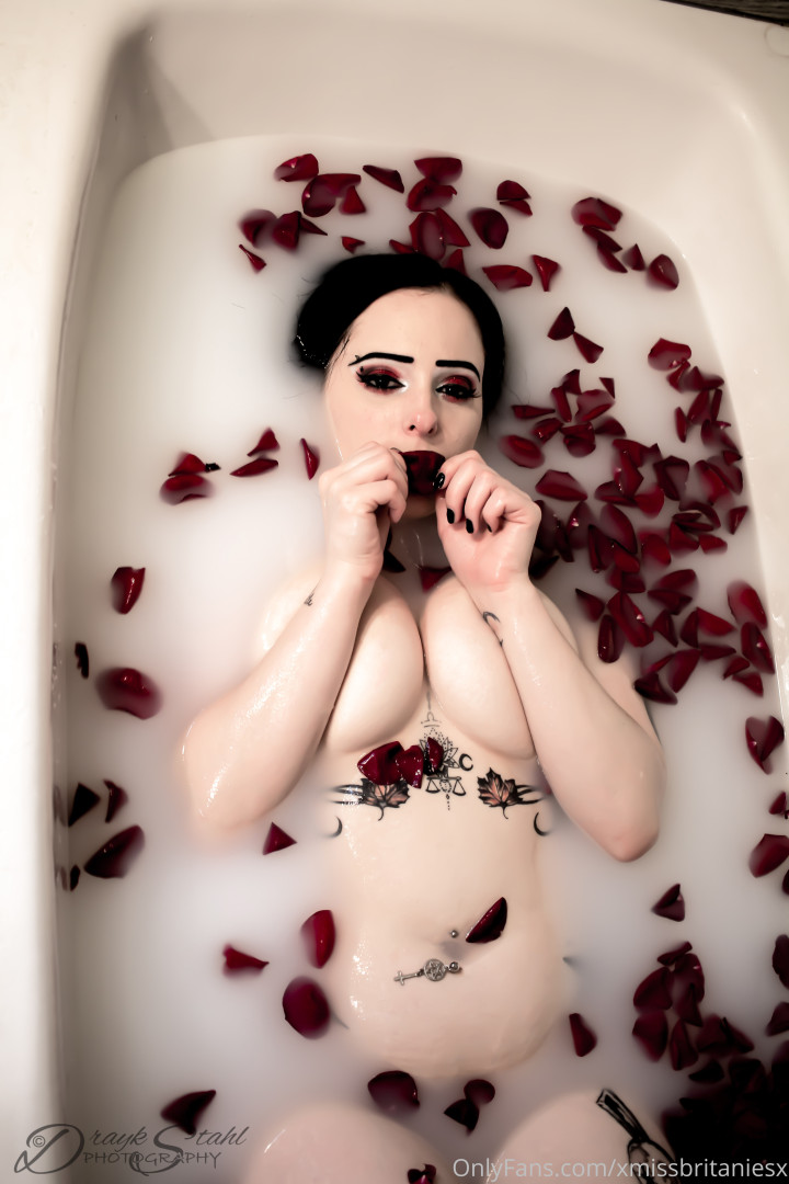 Photo by xmissbritaniesx published on October 16,2023 05:43:40 - BestThots
