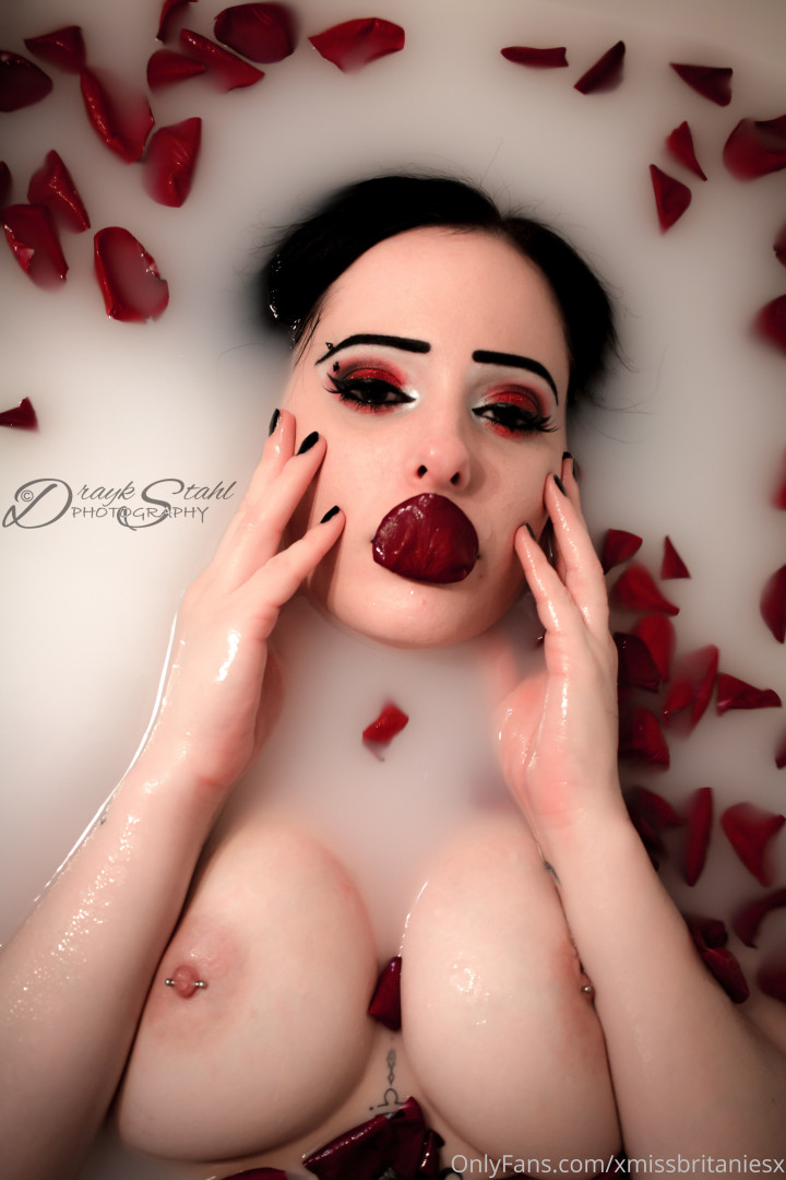 Photo by xmissbritaniesx published on October 16,2023 06:37:06 - BestThots