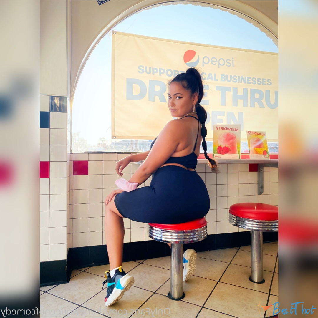 Photo by thenewqueenofcomedy published on December 30,2024 03:18:45 - BestThots