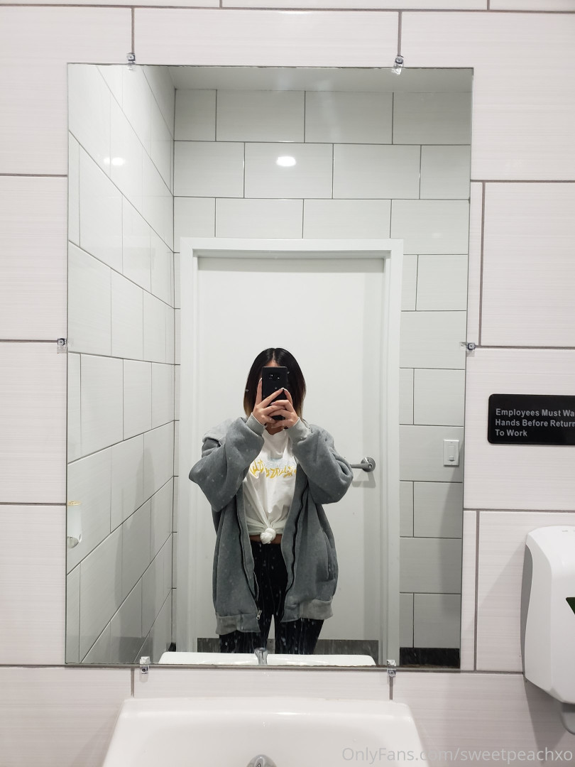 Photo by sweetpeachxo published on October 16,2023 17:49:56 - BestThots
