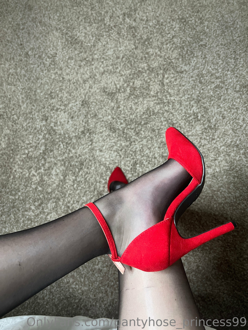 Photo by pantyhose_princess99 published on October 14,2023 22:19:28 - BestThots