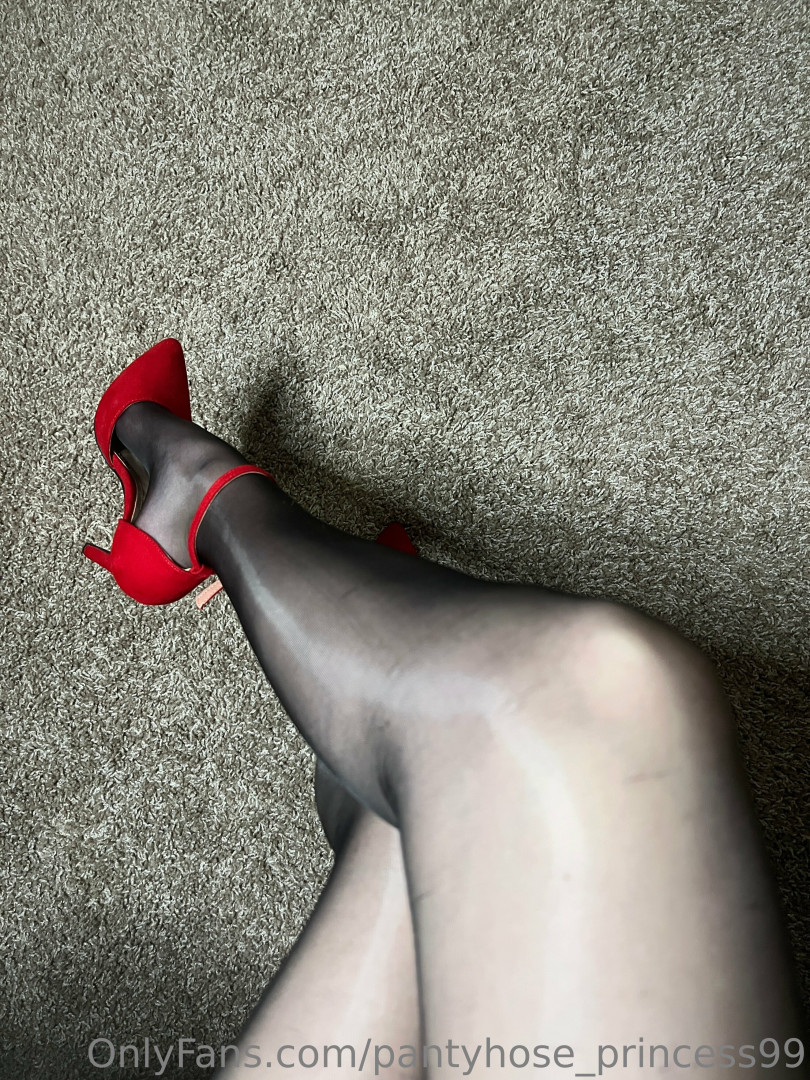Photo by pantyhose_princess99 published on October 14,2023 22:41:34 - BestThots