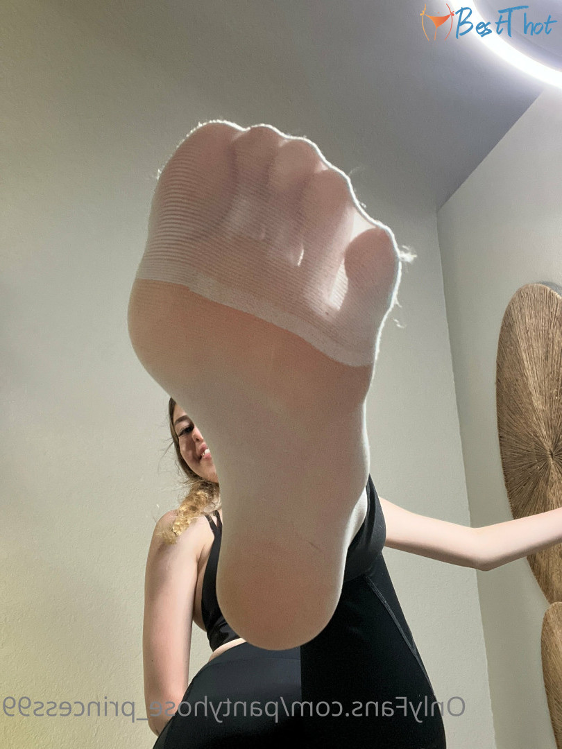 Photo by pantyhose_princess99 published on December 18,2024 11:05:27 - BestThots