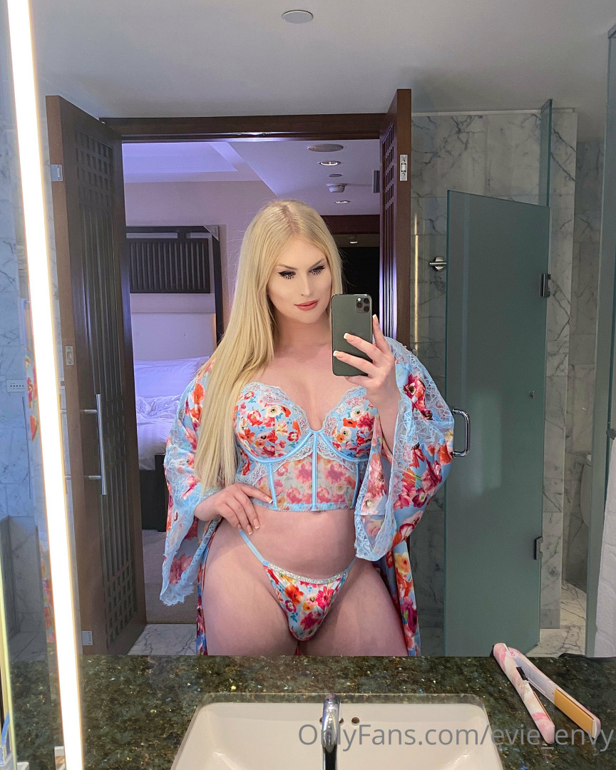 Photo by lovelyeviexoxo published on May 22,2023 09:27:21 - BestThots