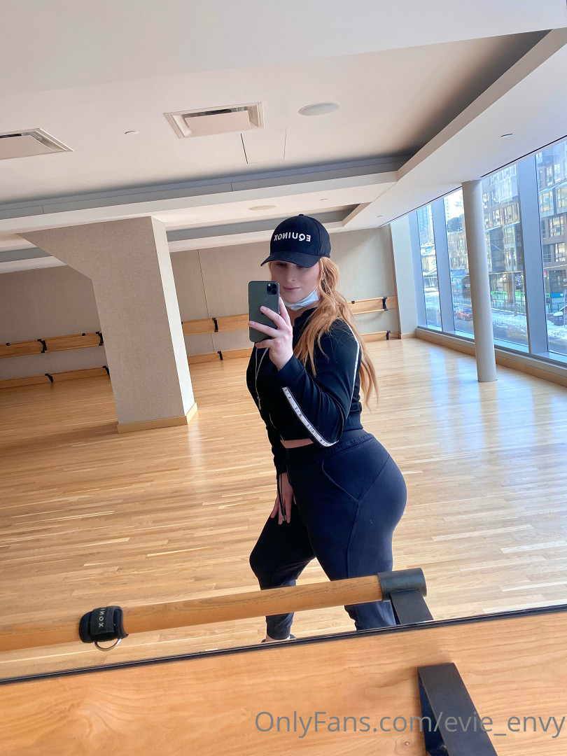 Photo by lovelyeviexoxo published on May 22,2023 09:35:26 - BestThots