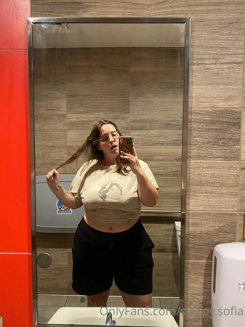 Photo by sleepysofiavip published on May 17,2023 22:48:30 - BestThots