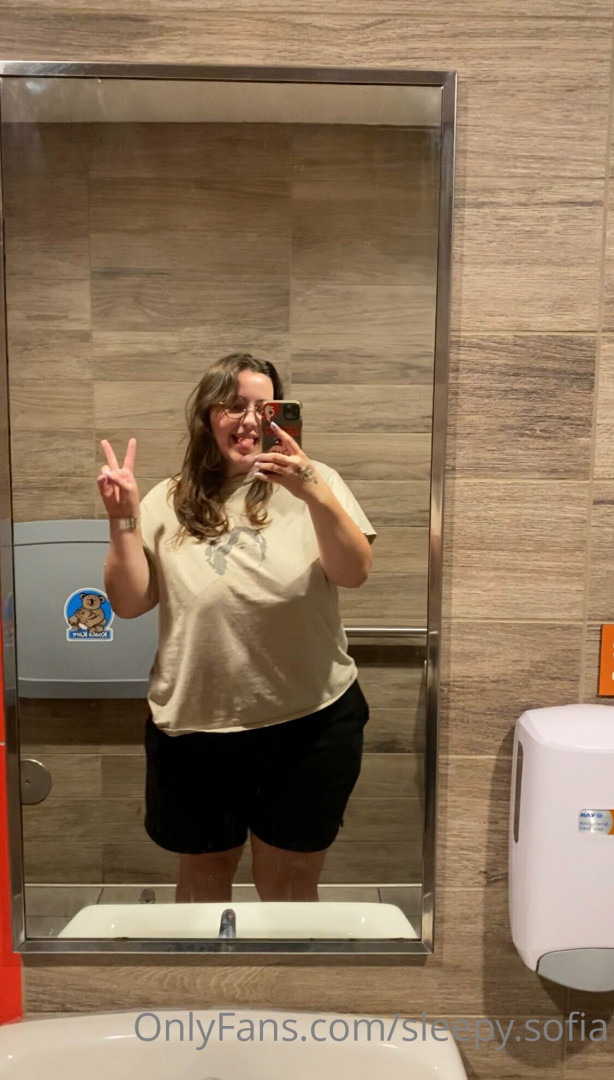 Photo by sleepysofiavip published on May 17,2023 22:49:31 - BestThots