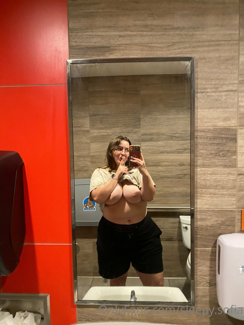 Photo by sleepysofiavip published on May 17,2023 22:49:54 - BestThots