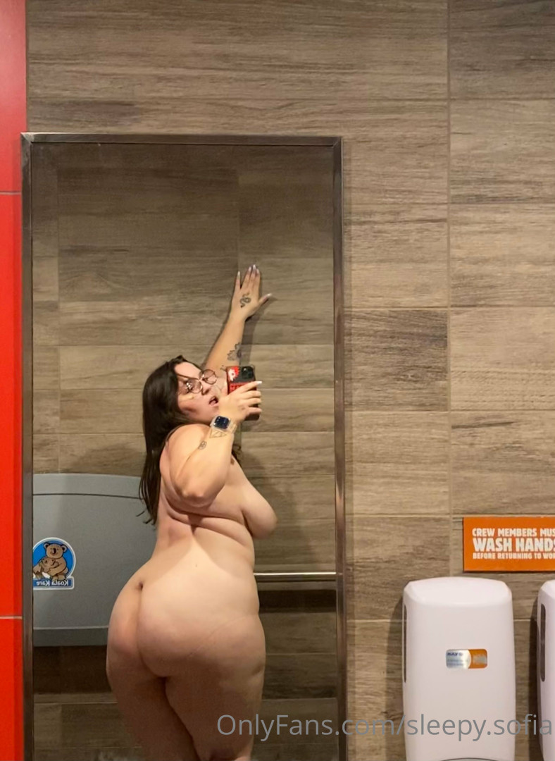 Photo by sleepysofiavip published on May 17,2023 22:50:00 - BestThots