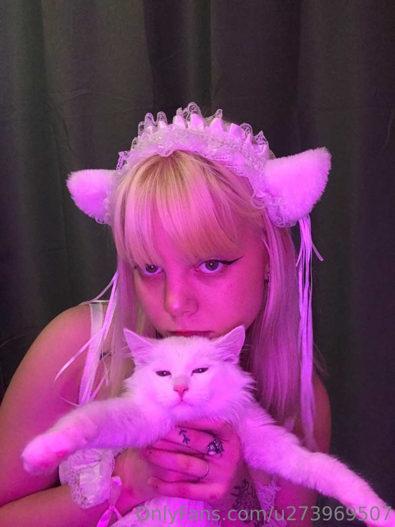 Photo by aliyahalya published on November 19,2023 20:13:28 - BestThots