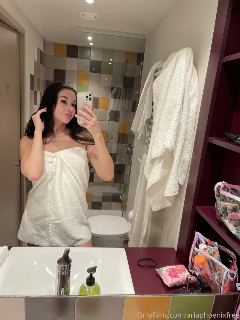 Photo by ariaphoenixfree published on October 16,2023 23:42:22 - BestThots
