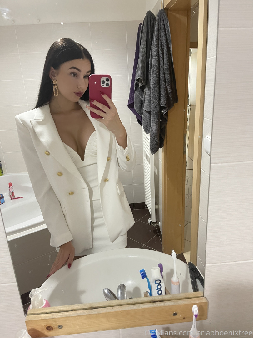 Photo by ariaphoenixfree published on October 16,2023 23:45:01 - BestThots