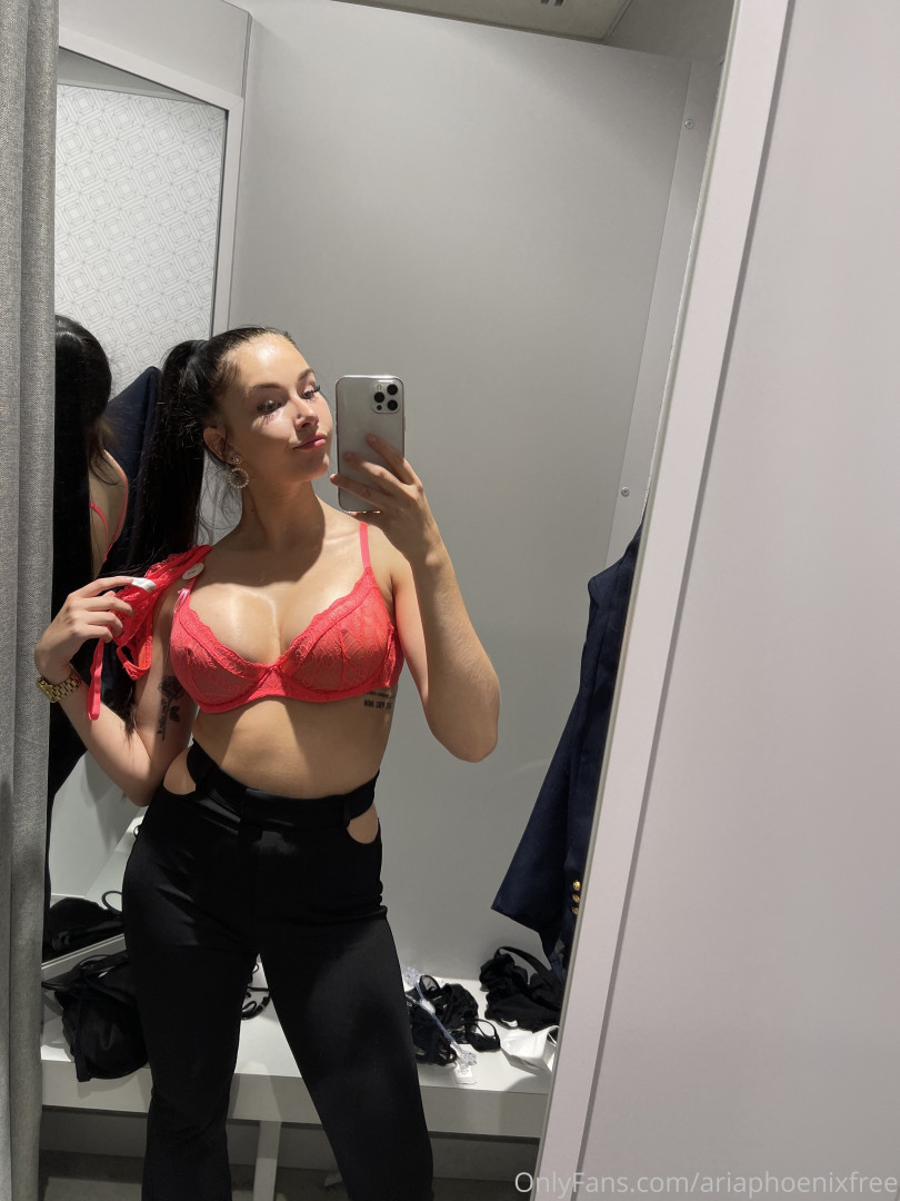 Photo by ariaphoenixfree published on October 16,2023 23:46:46 - BestThots
